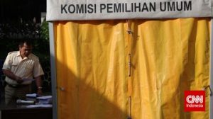 Komisioner KPU Ferry Kurnia mengklaim, kemandirian lembaganya diatur konstitusi. Prinsip tersebut disebutnya telah dilanggar revisi terbaru atas UU Pilkada. (CNN Indonesia/Adhi Wicaksono)