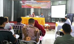 Salah satu Komisioner Komisi Independen Pemilihan (KIP) Kota Banda Aceh, Aidil Azhary sedang memberikan Materi Tahapan Pilkada 2017 pada Rapat Kerja Panitia Pemilihan Kecamatan (PPK) se-Kota Banda Aceh di Wisma Permata Hati Kota Banda Aceh (23/07/2016) 