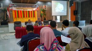 Aidil Azhary, Pokja Pemutakhiran Data Pemilih memberikan Materi Pencocokan dan Penelitian (Coklit) Data Pemilih pada Bimbingan Teknis (Bimtek) PPK/PPS/PPDP se Kota Banda Aceh Pemilihan Gubernur/Wakil Gubernur Aceh, Walikota/Wakil Walikota Banda Aceh Tahun 2017 di Aula Lantai IV Pemko Banda Aceh (05/09/2016)