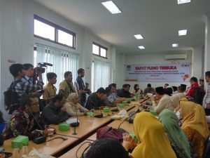 Komisi Independent Pemilihan (KIP) Melaksanakan Rapat Pleno Terbuka Penetapan Pasangan Calon Walikota Dan Wakil Walikota Peserta Pemilihan Walikota Dan Wakil Wakil Walikota Banda Aceh Tahun 2017 di Kantor KIP kota Banda Aceh (24/10/2016)
